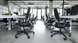 Hot desking vs hoteling