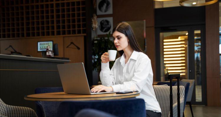 Desk hoteling software
