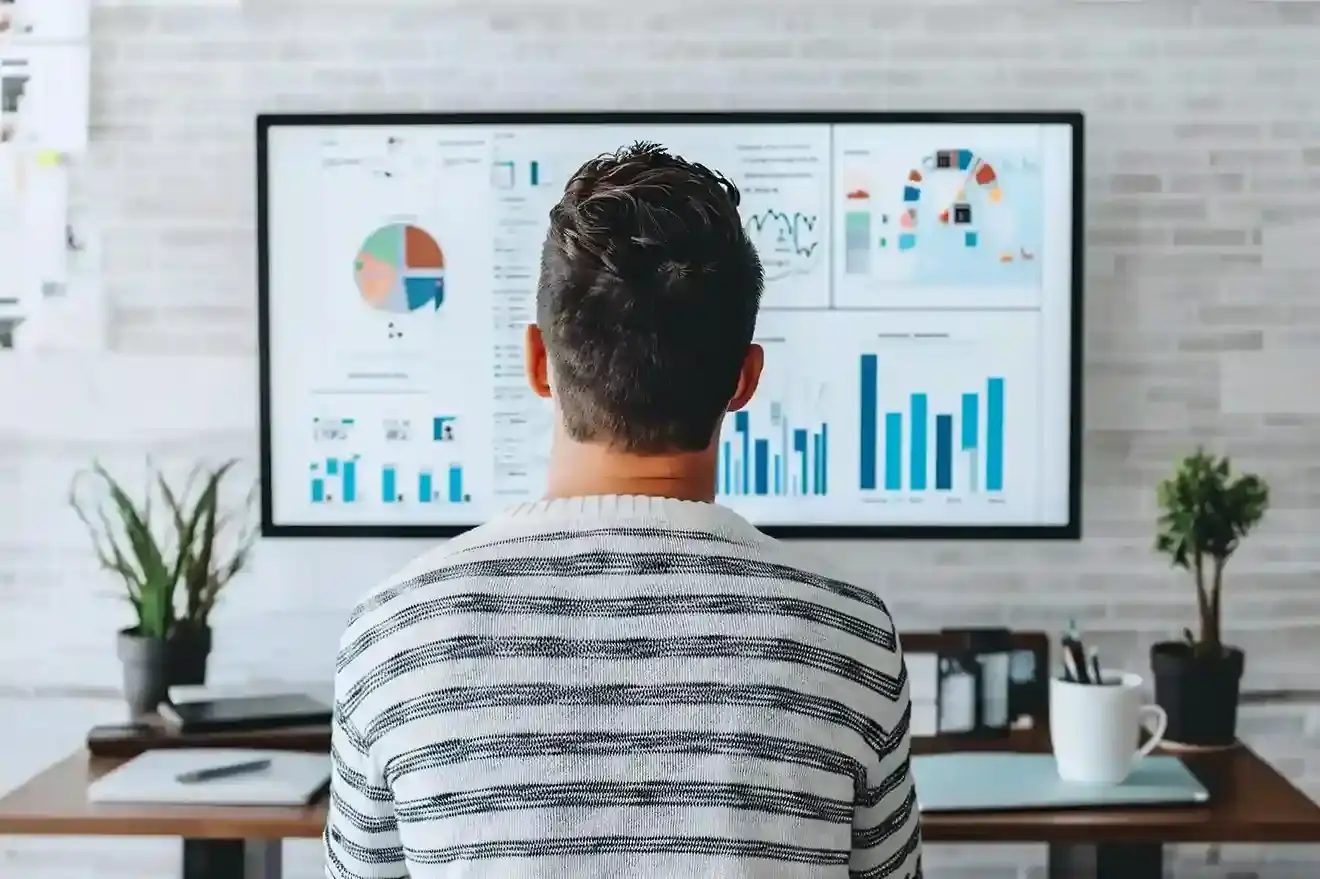 What a Workplace Management System Dashboard Should Look Like in 2026